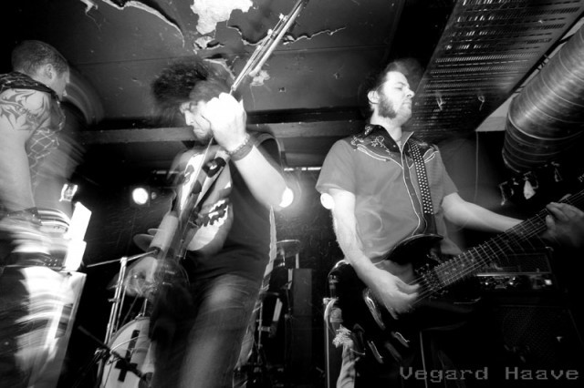 SNAKES IN SOUTHERN FLAMES – Oslo – 270407